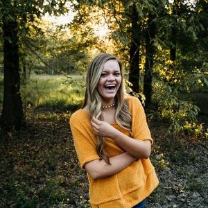 Meet your Posher, Hallie